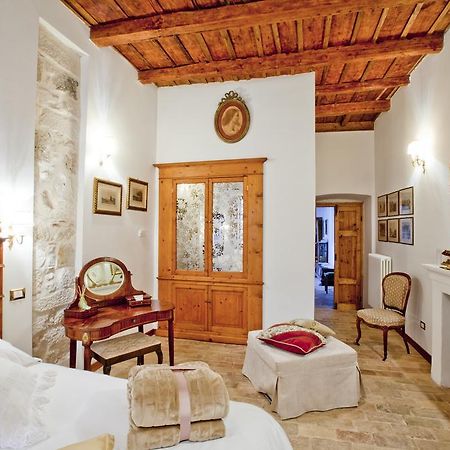B&B Il Marchese Del Grillo Sulmona Szoba fotó