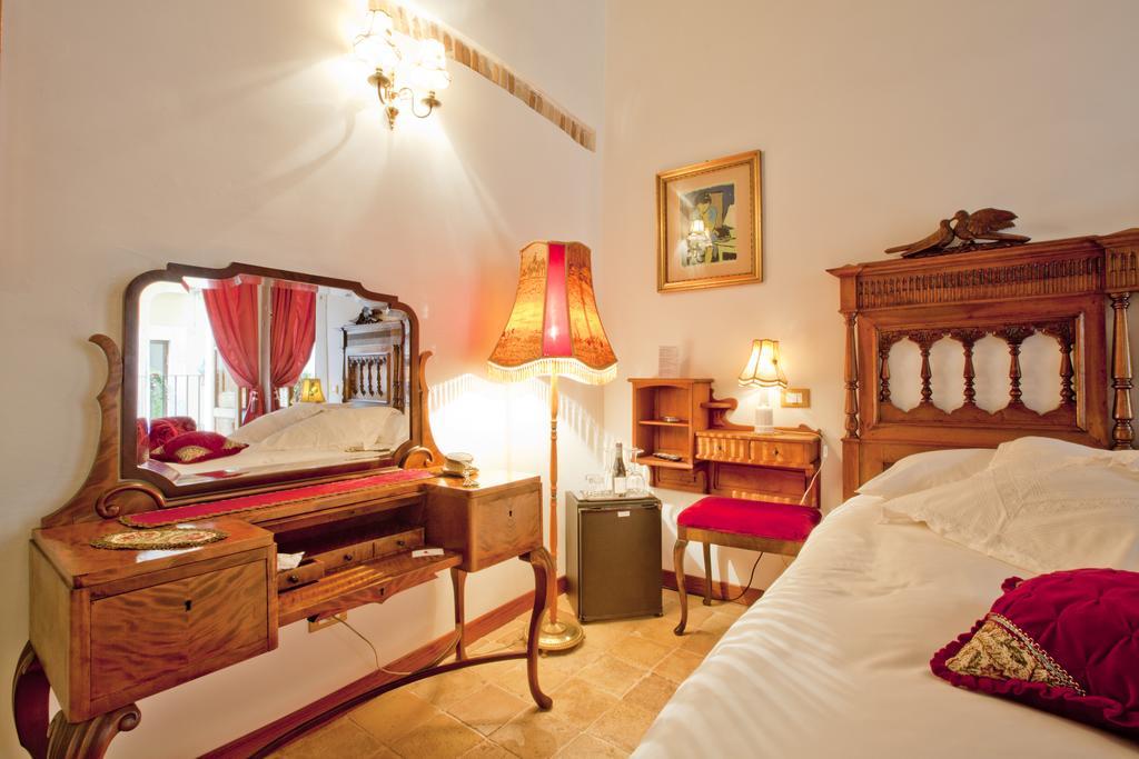 B&B Il Marchese Del Grillo Sulmona Szoba fotó