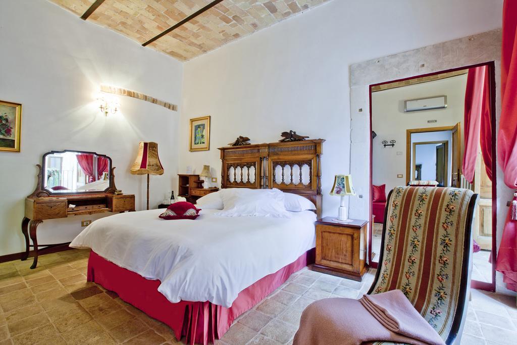 B&B Il Marchese Del Grillo Sulmona Szoba fotó
