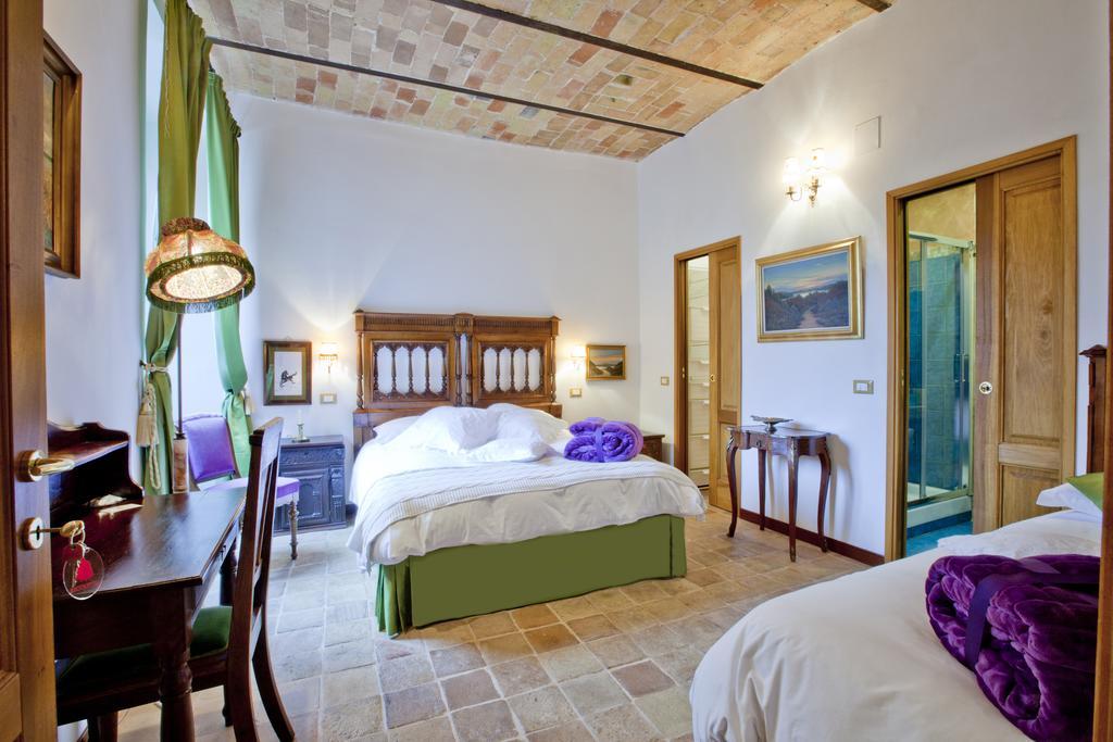 B&B Il Marchese Del Grillo Sulmona Szoba fotó