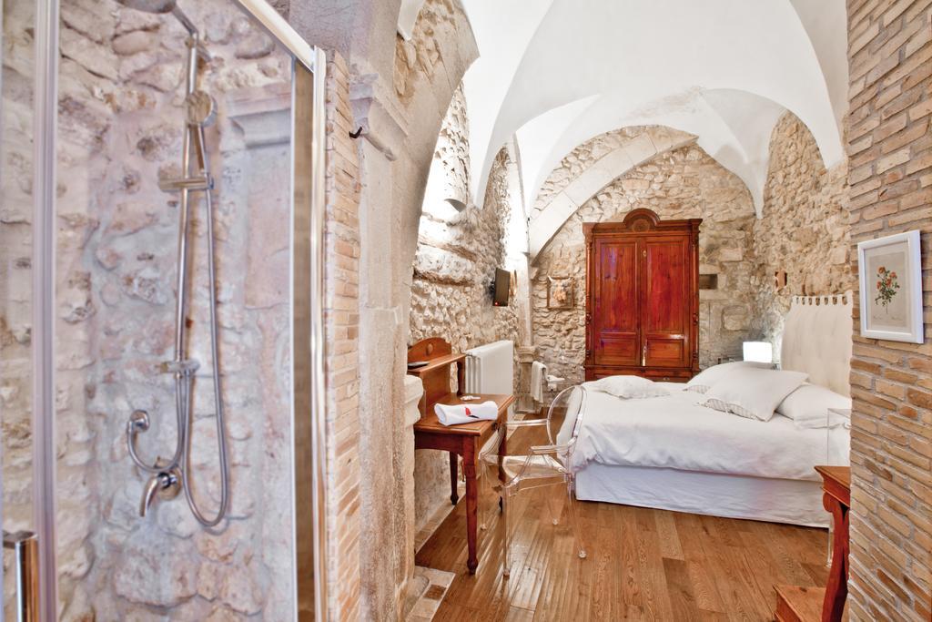 B&B Il Marchese Del Grillo Sulmona Szoba fotó