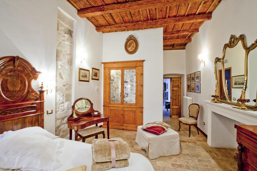 B&B Il Marchese Del Grillo Sulmona Szoba fotó
