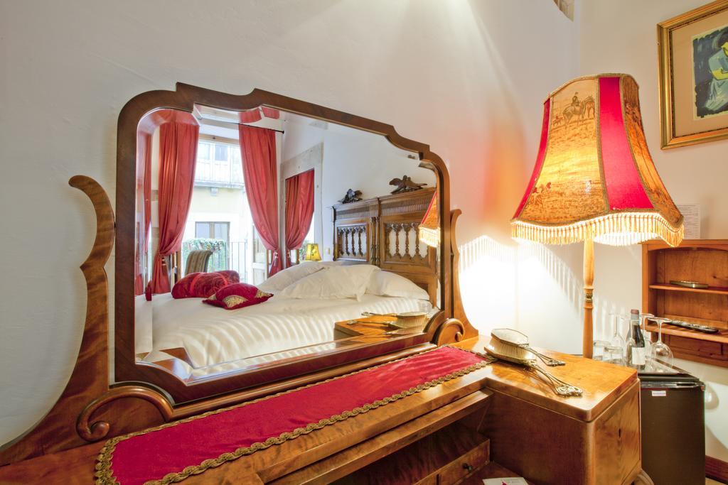 B&B Il Marchese Del Grillo Sulmona Szoba fotó